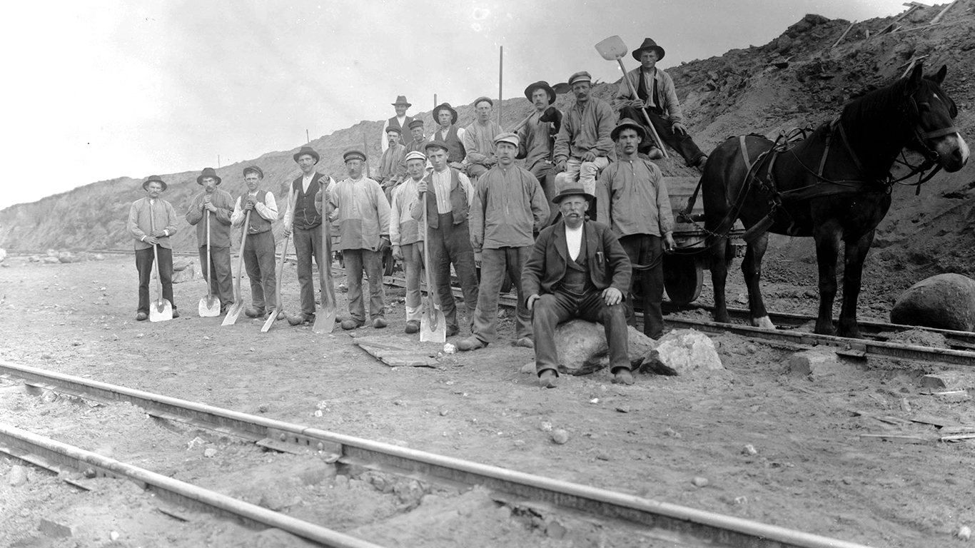 Svenske jernbanearbejdere bygger Slangerupbanen nord for København, 1904. Foto: Furesø Museer