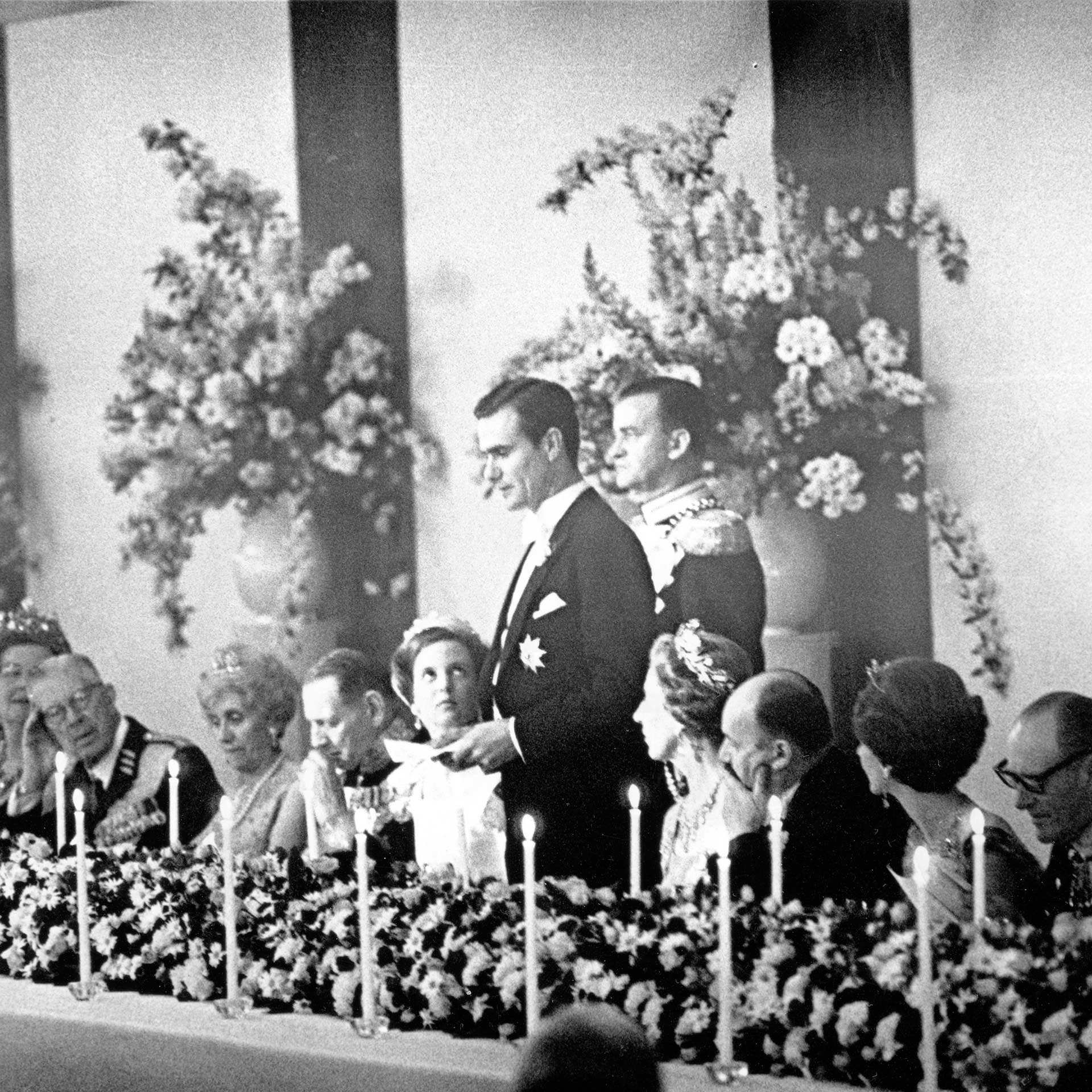 Prins Henrik holder tale for prinsesse Margrethe ved deres bryllup i 1967. Foto: Åge Sørensen/Scanpix