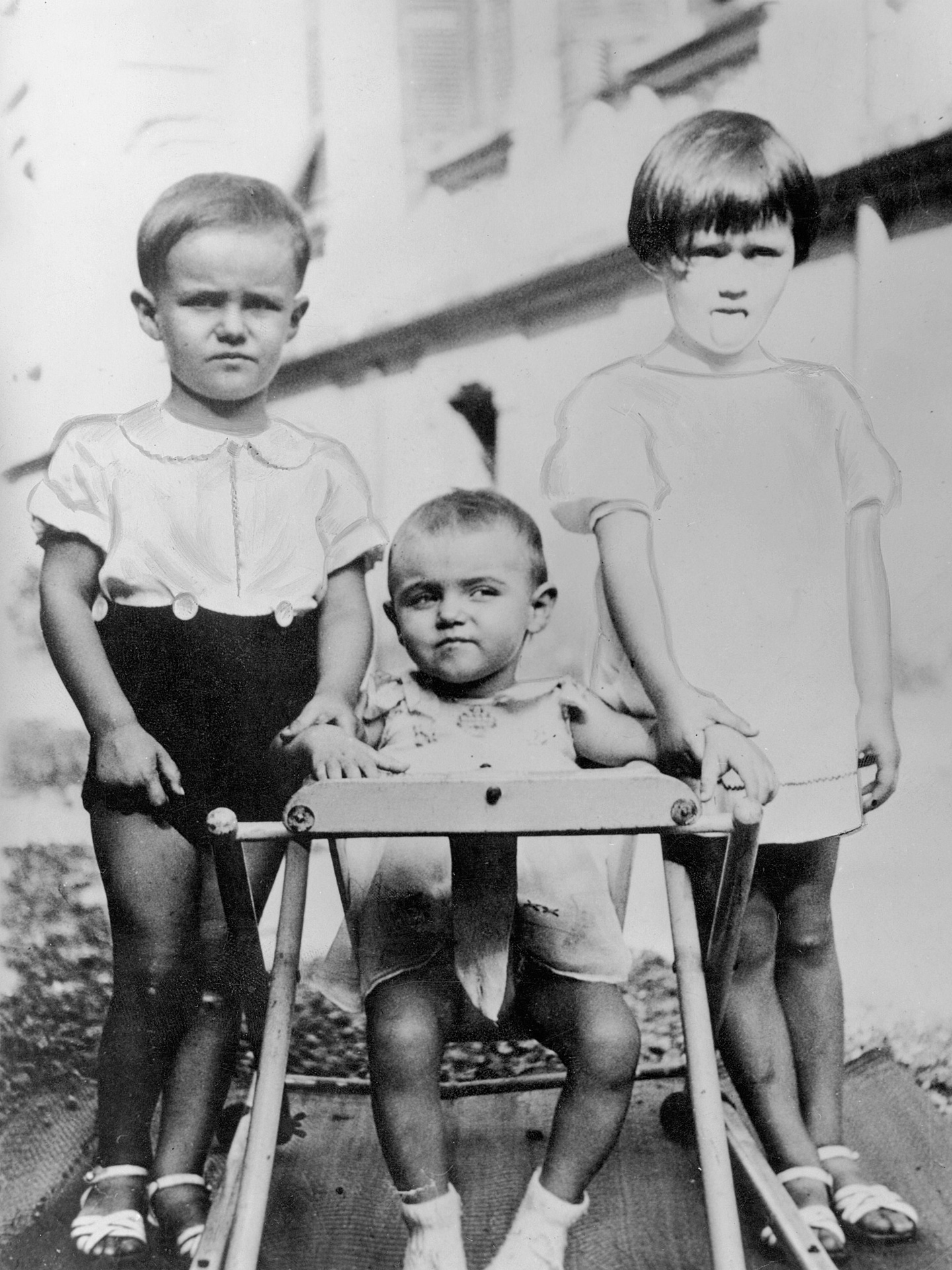 Prins Henrik med sine søskende Etienne og Françoise i 1937. Foto: Scanpix.