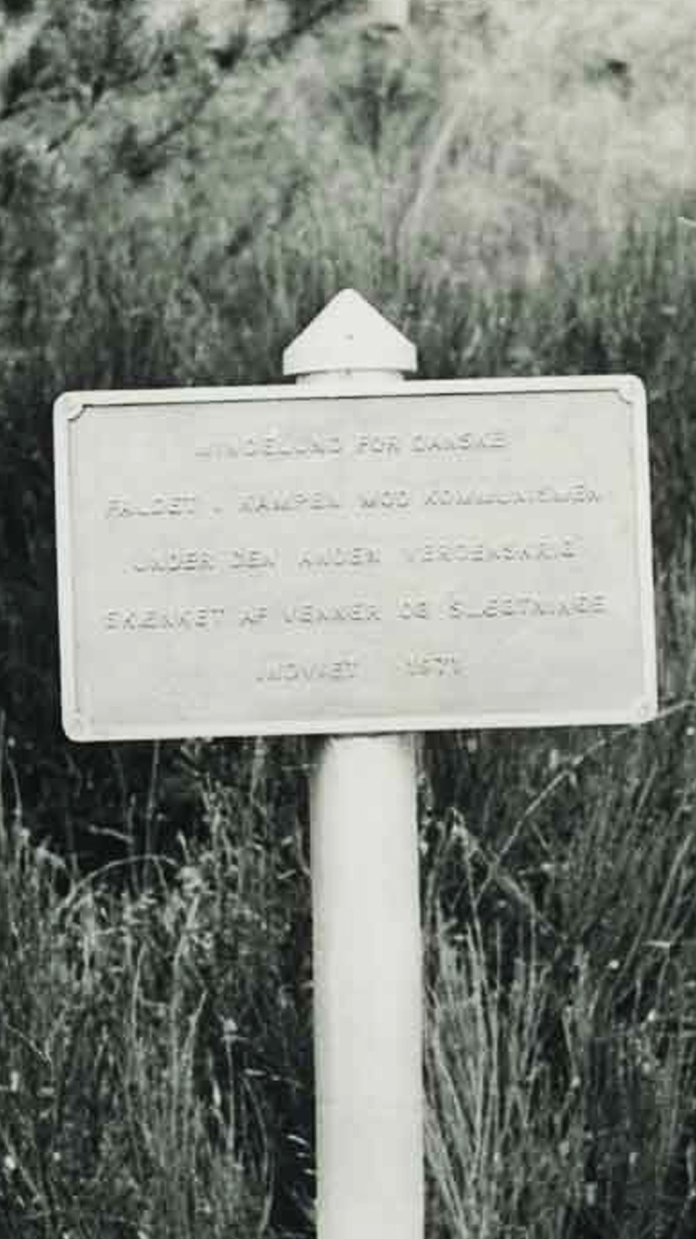 The original plaque from the inauguration in 1971. Source: The Danish National Archives (Rigsarkivet)/Private archive.