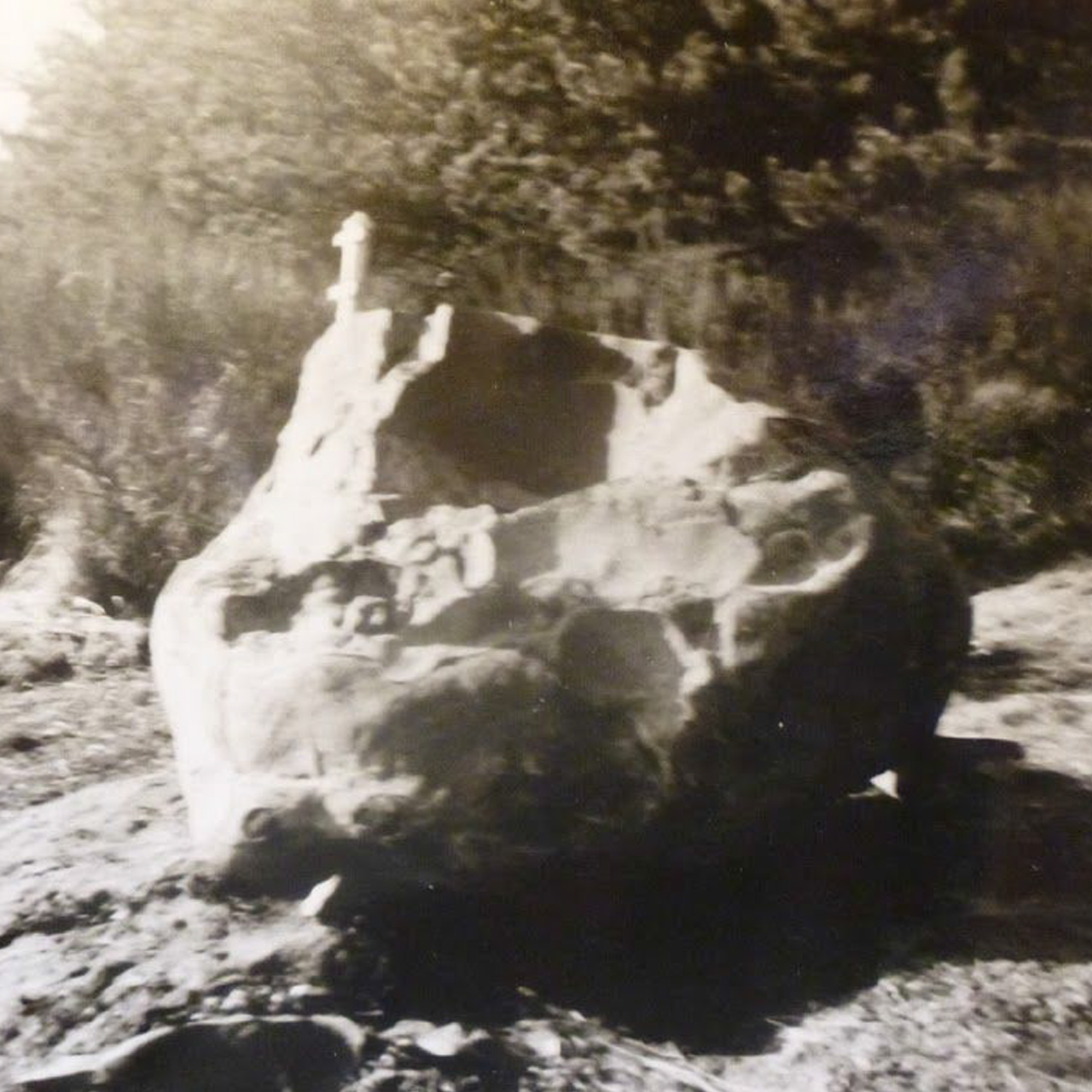 The memorial stone after the explosion. Before the end of 1971, the former freedom fighter Jess Hansen confesses that he took part in the operation. He is sentenced to pay 20 daily fines of 60 Danish Kroner (8 Euros) and 200 Danish Kroner (approximately 27 Euros) as a compensation to the memorial society. Photo: Private archive.